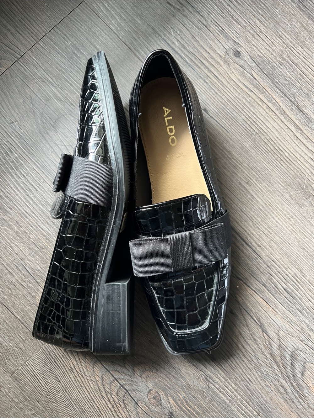 Aldo Size 6.5 Black Croc-Embossed Bow Loafers